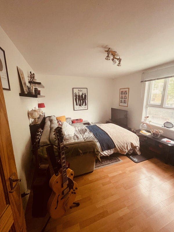 Large Furnished Room in Bow – Bills Included Main Photo