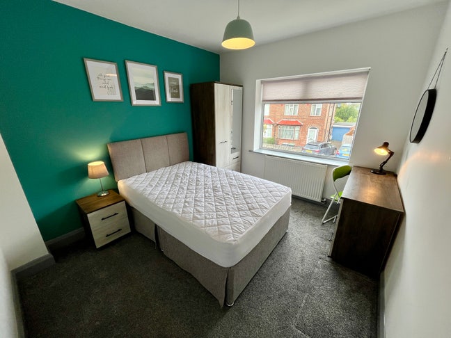Fabulous Double Room Available! Leyton Crescent Main Photo