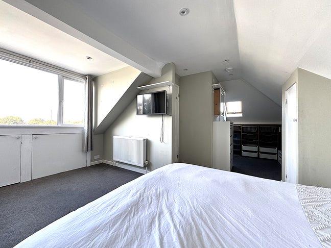 Double Room with Ensuite - Cowes  Main Photo