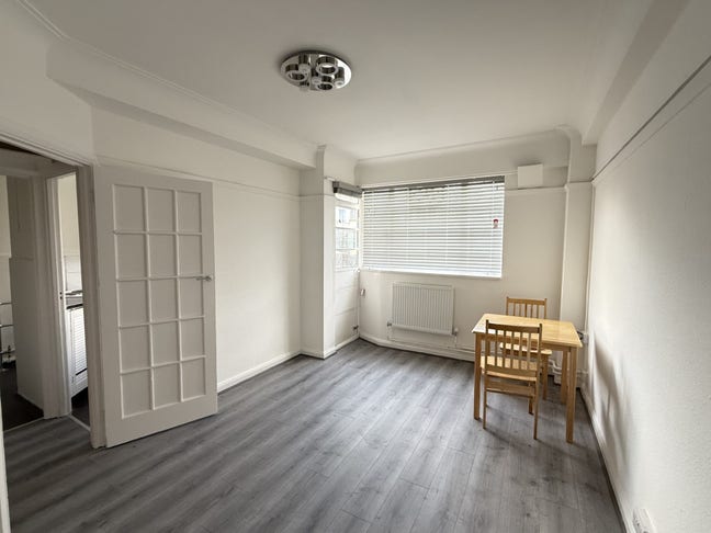 Spacious 1 bedroom flat in SW4 Main Photo