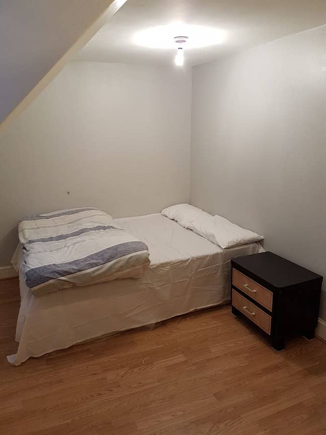 Spacious Room Avaiable for Single person in UB6 Main Photo