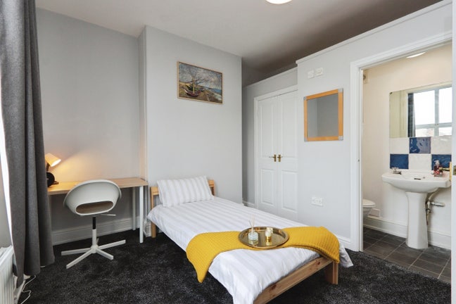 3 Room available in a Newly Renovated House - S11 Main Photo