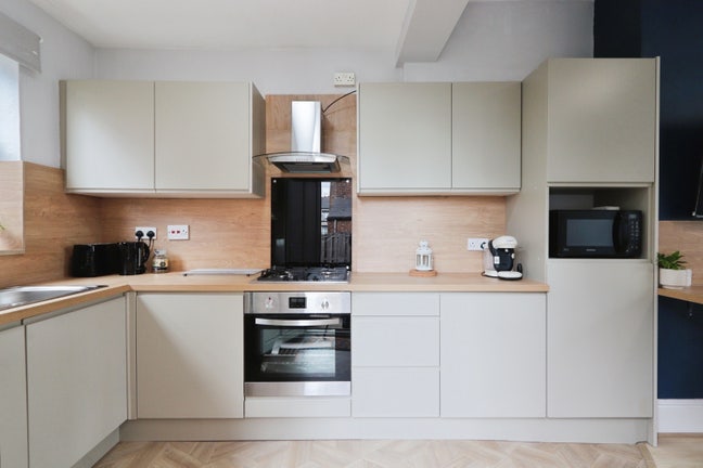 2 Rooms available in a Newly Renovated House - S11 Main Photo