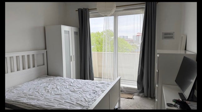 URGENT: 2 bed 1 bath Shepherd’s Bush - 3rd tenant  Main Photo