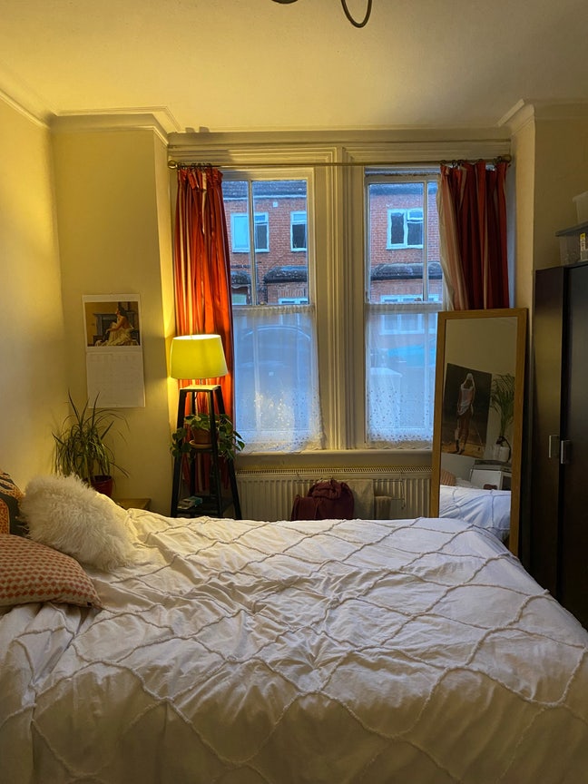 Large Comfortable Double Room  Main Photo