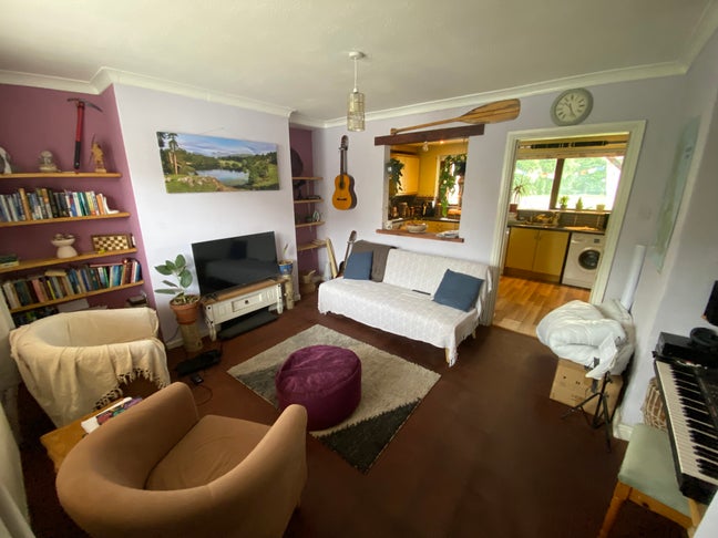 Single bed in a quiet location Main Photo