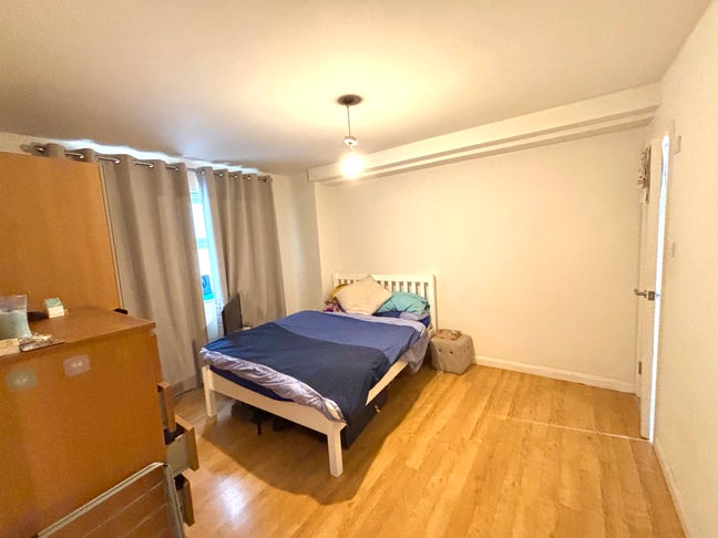 Large double room with ensuite - Dalston Main Photo