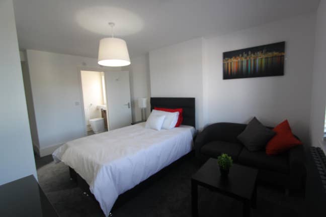 Double Ensuite Room Near L&D Hosp Main Photo