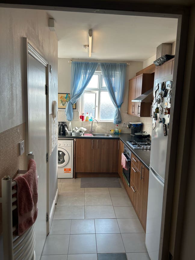Double room in UB6 0HL Main Photo