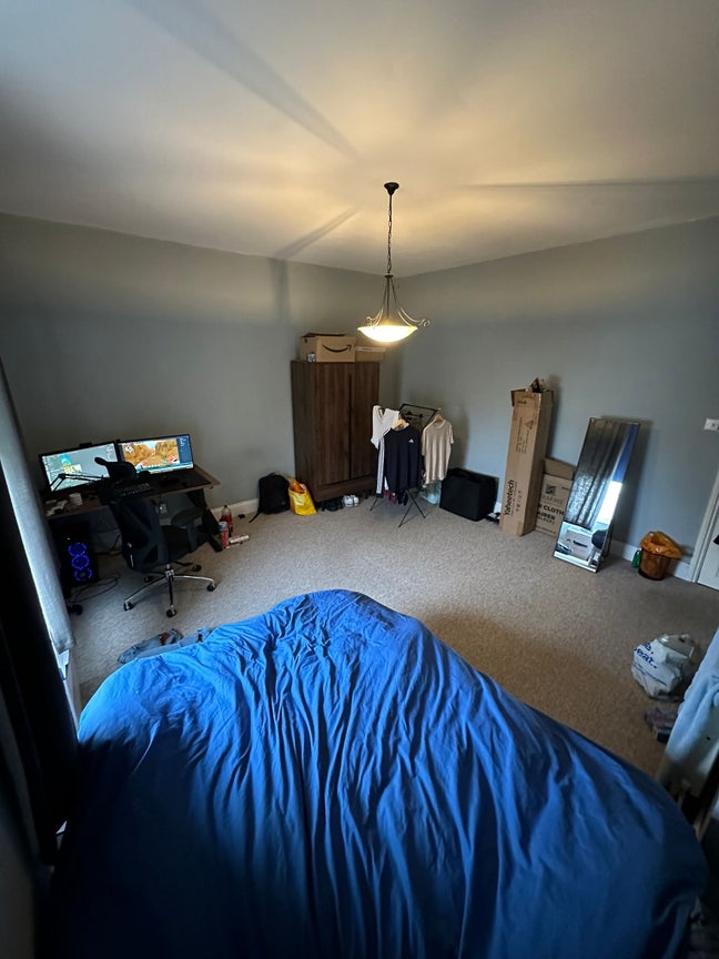 1 HUGE bedroom available in 3 bed flat Clifton Main Photo