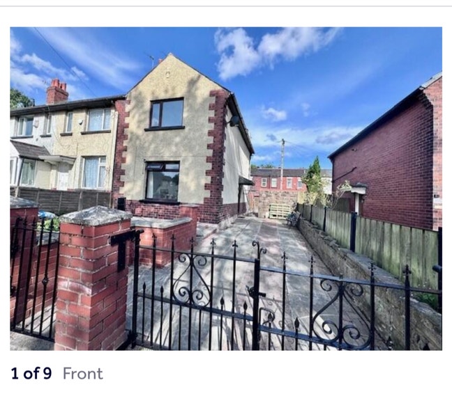 A large room to rent in a semi detached house. Main Photo