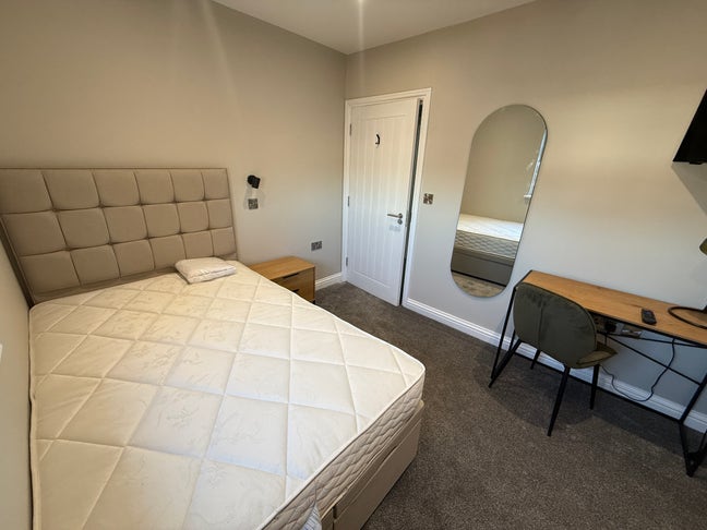 Luxury living ensuite room  in DE24 Main Photo