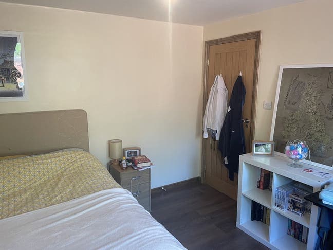 Spacious Double Bedroom with own bathroom to let Main Photo