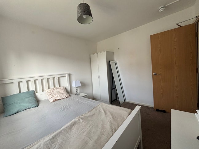 Double Room with Private Bathroom | Salford Main Photo