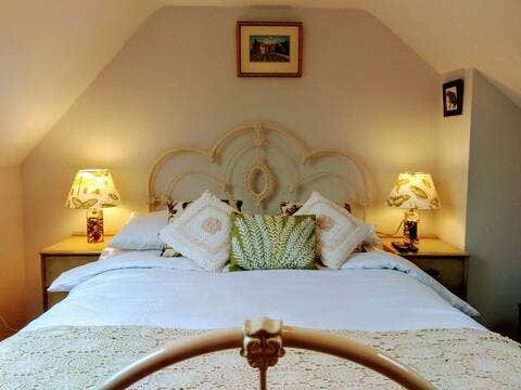Top Floor Suite with views of Corfe Castle Main Photo
