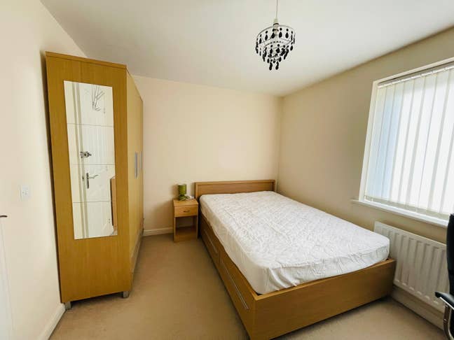 Town house spacious double room available  Main Photo