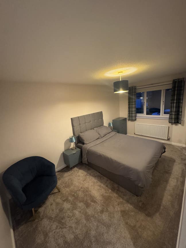 Large double room - private bathroom - parking Main Photo