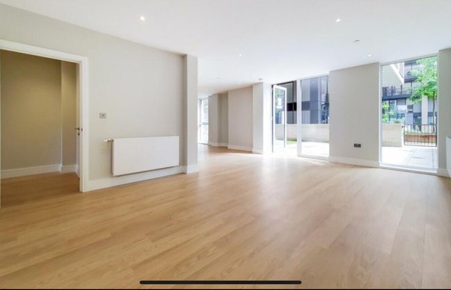 Looking for a 4th for a stunning 4bed/4WC condo Main Photo