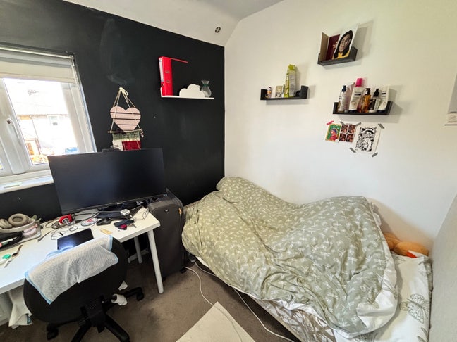 Single room suitable for professional/postgraduate Main Photo