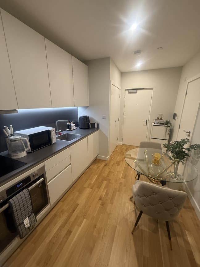 Spacious studio near Harrow & Wealdstone station  Main Photo