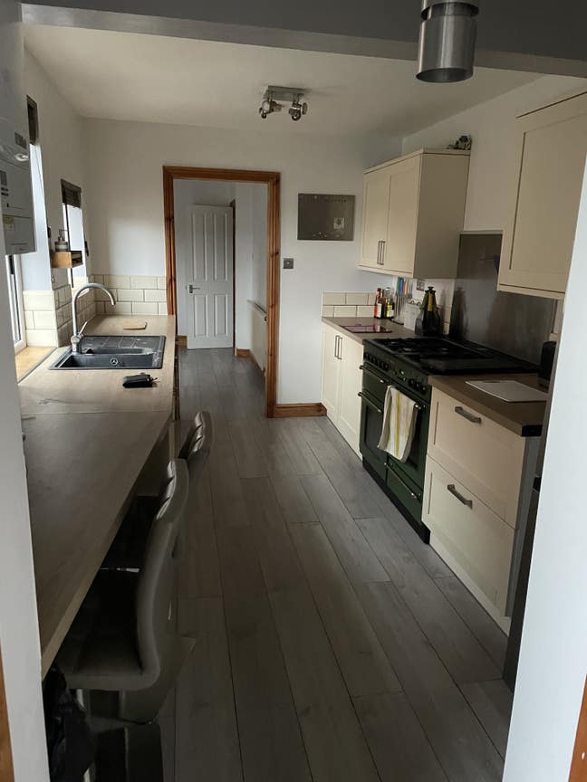 3 bedroom semi detached house Main Photo