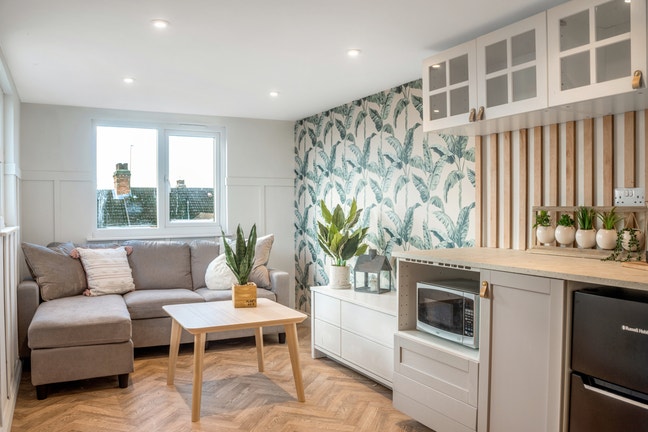 Hotel styled studio with en-suite, Kitchenette Main Photo