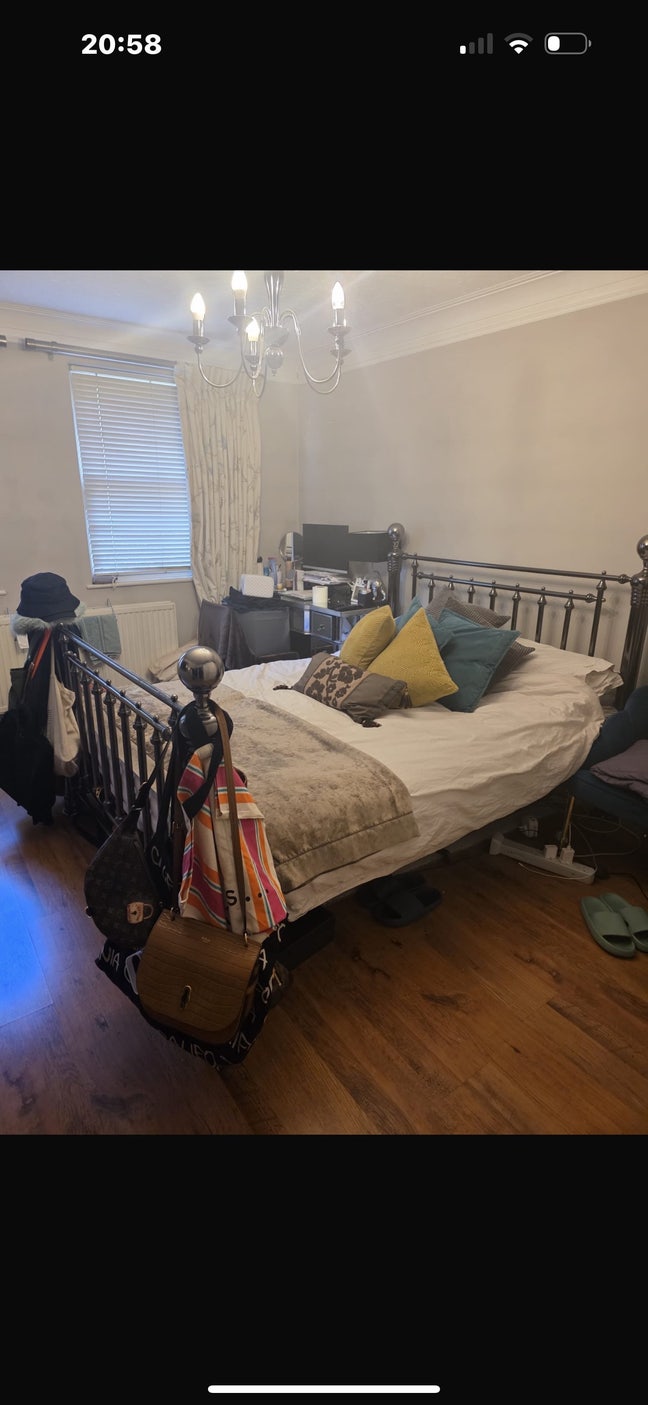 Spacious Double Room, with own Bathroom in Purley Main Photo