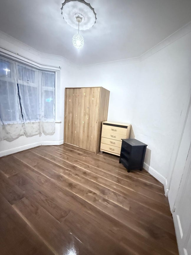 Newly Refurb Lovely 3Beds House@RM9 6LX/Dehenham Main Photo