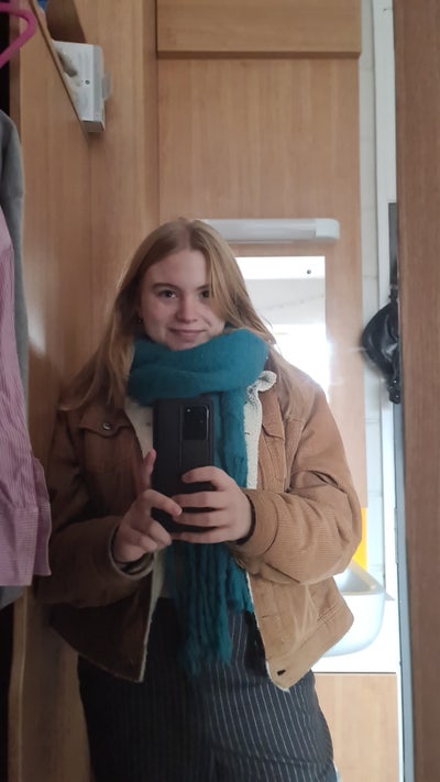 Female Student Looking for a room Main Photo