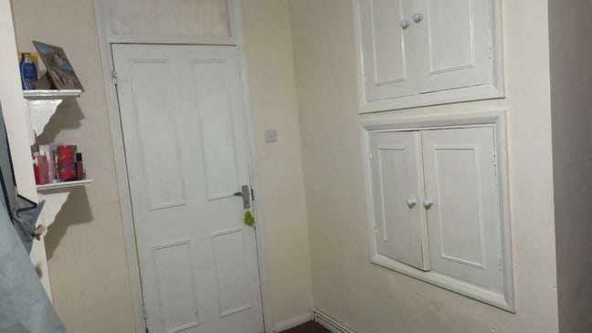 Double room available for 1 girl Main Photo