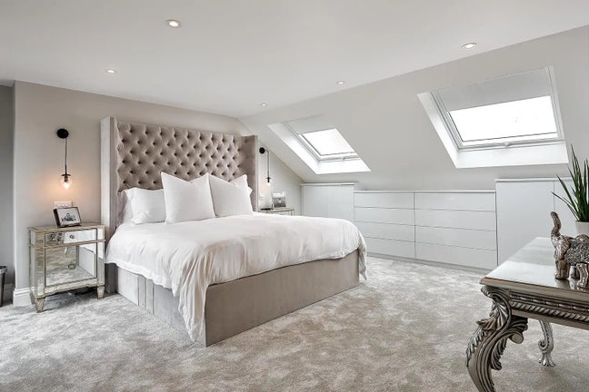 Short-Term Stay: Furnished En-Suite Room (2 Weeks) Main Photo