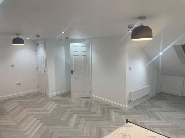 Rooms in a Fully Managed House,Prime Location, IG6 Main Photo