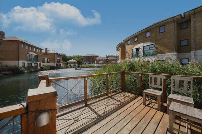 The Lakehouse at Canada Water – Waterfront Living  Main Photo