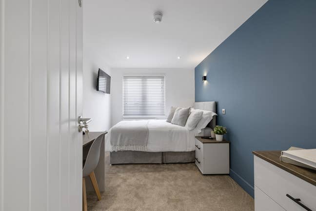 🏘️ close to hospital, station ensuite double room Main Photo
