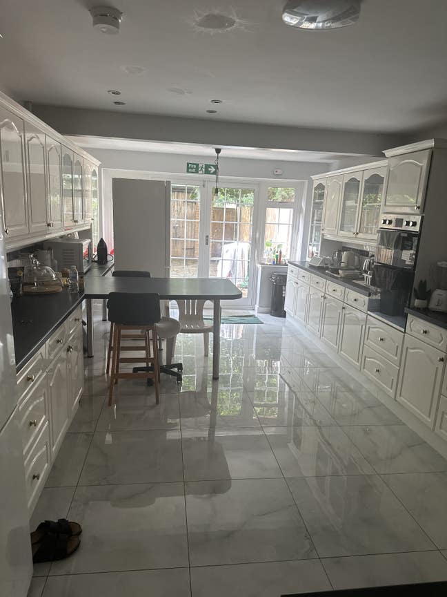 En-suite Double  Room in a licensed modern HMO  Main Photo