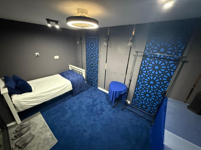 Private & peaceful room for female Main Photo