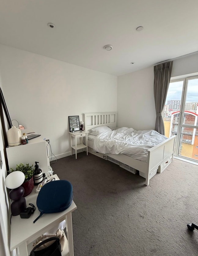 1 double room in spacious flat Main Photo