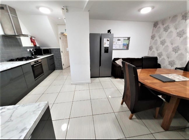 Room for lease, free deposit and WiFi Main Photo