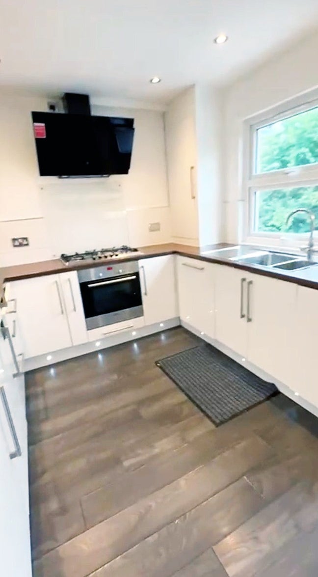 *Rare Opportunity* Large Two Level 3 Bedroom Flat Main Photo