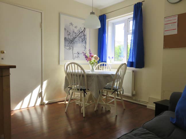 A Comfortable Room in a Warm Beautiful House Main Photo