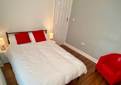 Room near Slough Train station  Main Photo