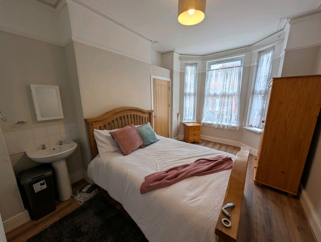 Stranmillis Park - ideal for Health care staff Main Photo