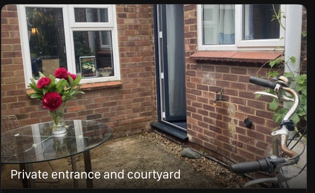 Peaceful self contained  bedsit in north Cambridge Main Photo