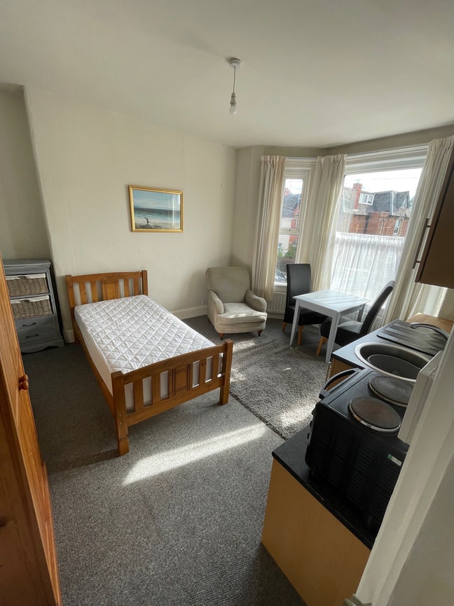 Room to rent in hmo Main Photo