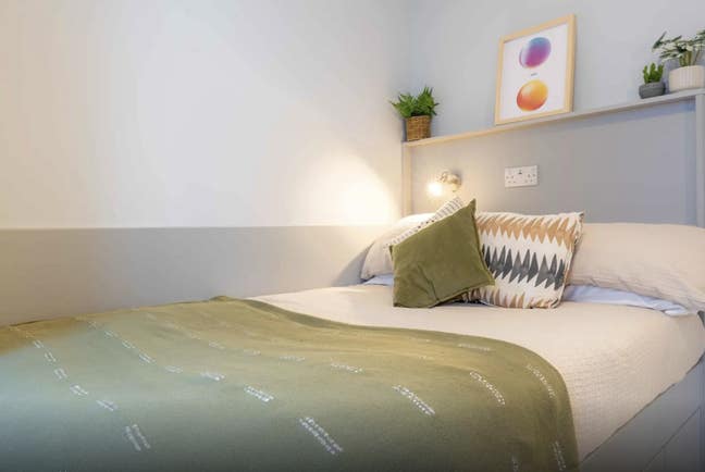 IQ City En suite Main Photo