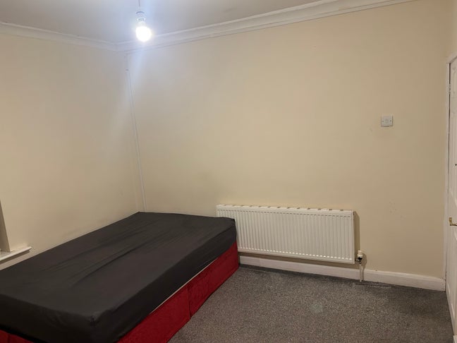 Master bedroom available for rent Main Photo