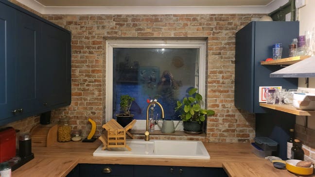 Large double room in a friendly house Main Photo