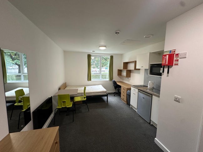 Student only self contained studio flat  Main Photo