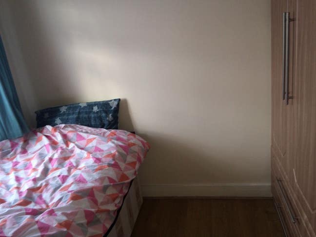 SHORT TERM Single Room Close to Hounslow East Tube Main Photo
