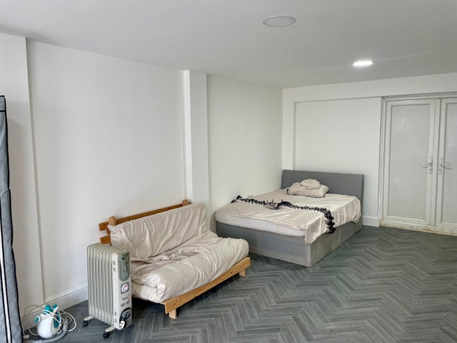 Double studio with en-suite. Own private entrance. Main Photo
